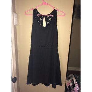 Black sleeveless dress